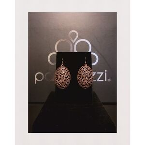 Paparazzi Jewelry Way Out Of Line Copper Earrings.